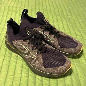 Brooks GTS Levitate 5 mesh tennis shoes men’s 10.5 M